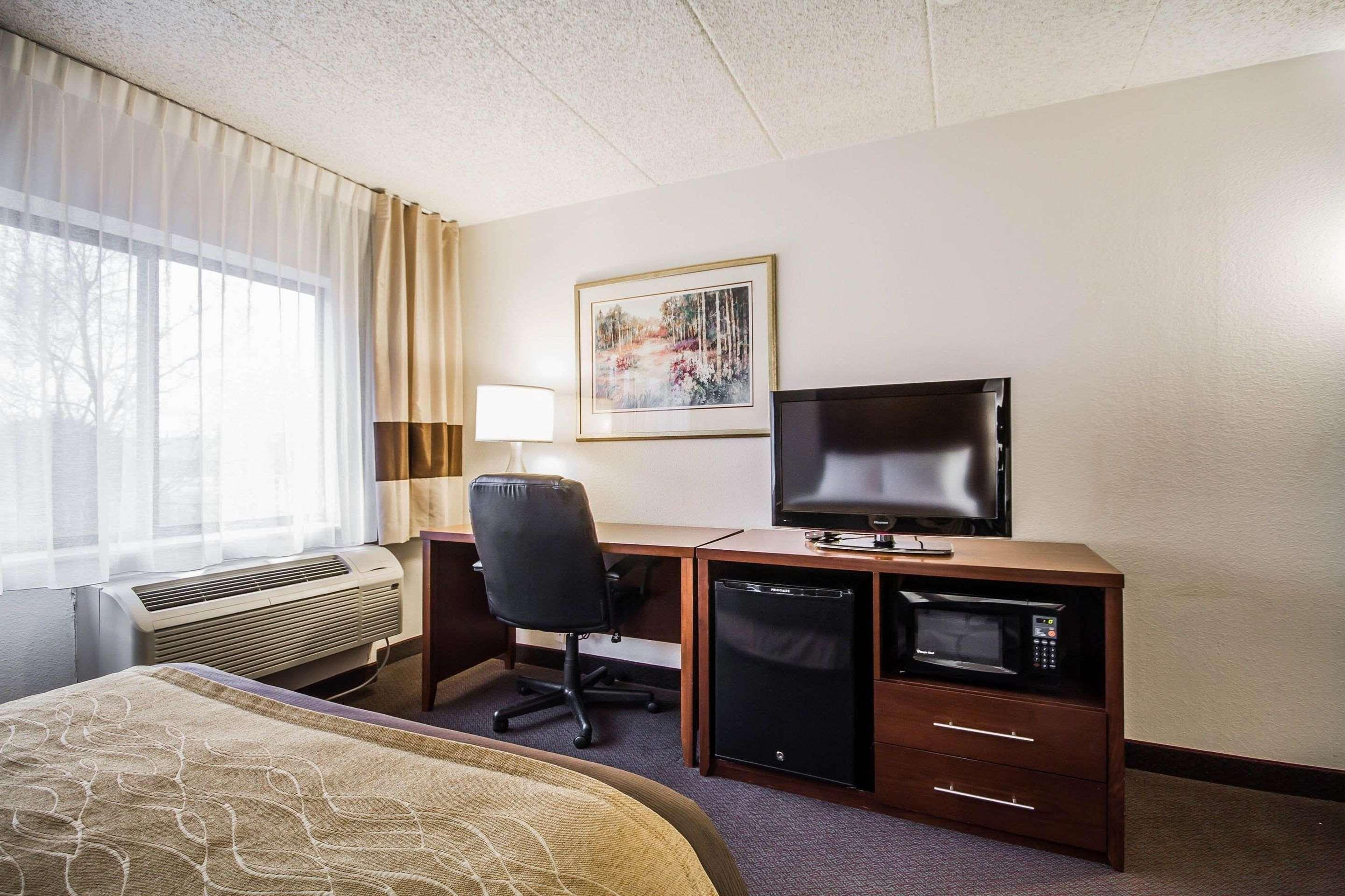 Comfort Inn & Suites Madison - Airport Exterior foto
