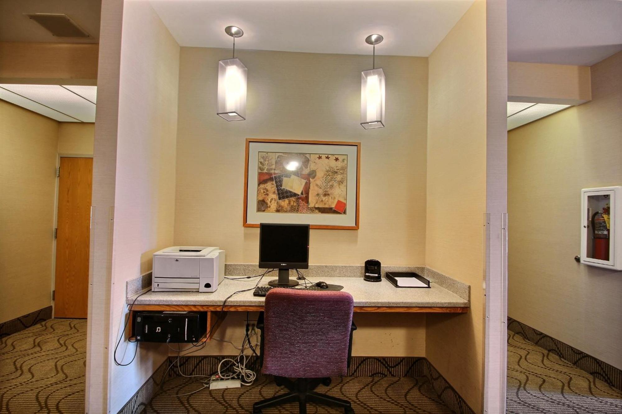 Comfort Inn & Suites Madison - Airport Exterior foto